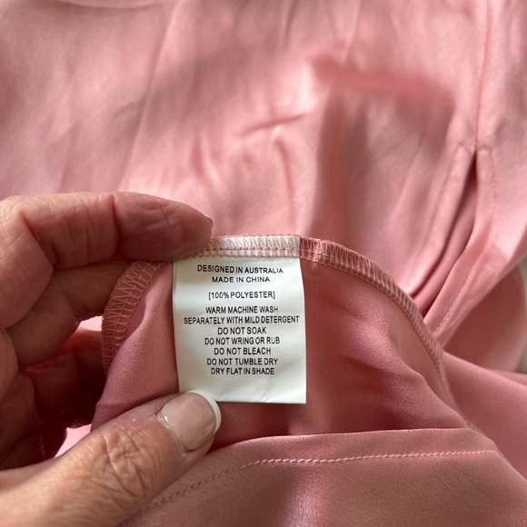 Pink satin looking dress - Picture 9 of 10